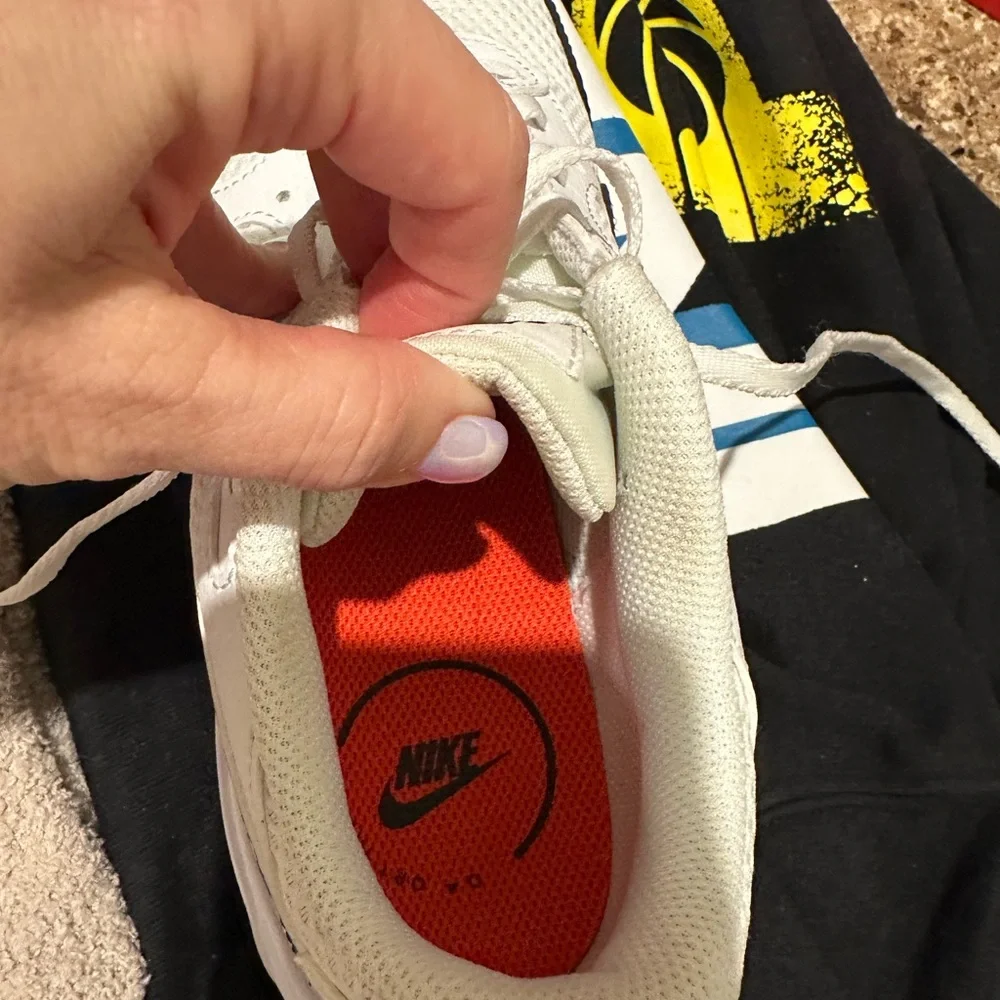 Nike Women’s Athletic Shoes 6.5 NIB - Picture 6 of 6